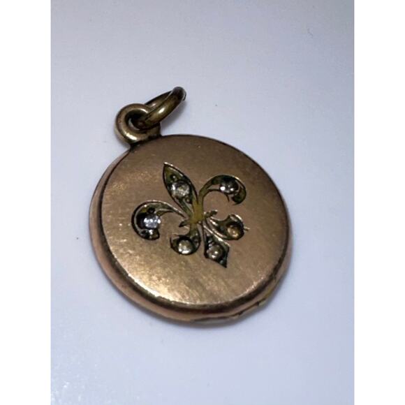 W&H Co antique Victorian gold filled Fleur de Lis rhinestone dainty round locket - Picture 6 of 9
